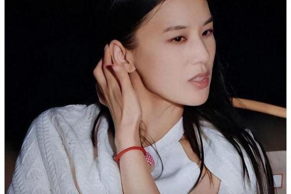 命比黄连苦，三分女的悲剧与重生之路