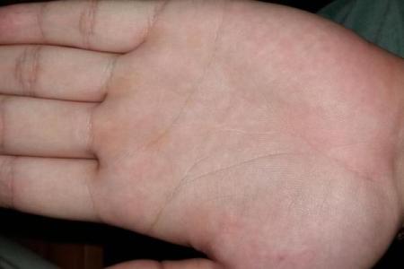女人的命运与双斗:解析右手的奥秘与影响
