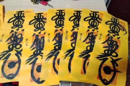 男子自来卷的命格解析：天生的魅力与挑战