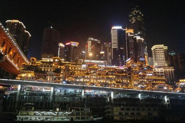命理蝶变：从命运束缚到自我重生的奇幻旅程