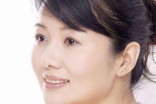揭示女命食神强的秘密：命理中的女性魅力与潜能