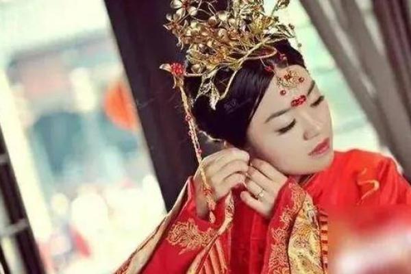 揭秘！女性八字中最悲惨命运的背后真相