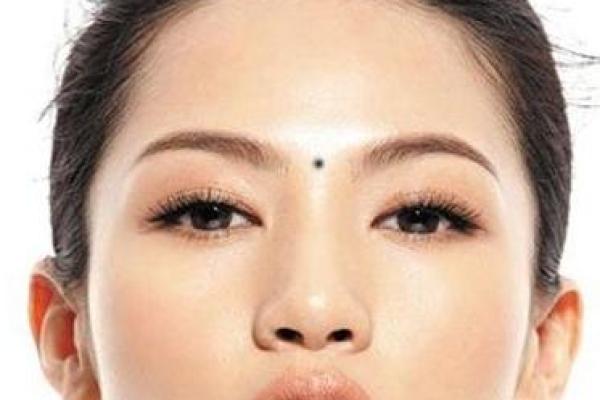 眉心有痣：解读童子命的神秘寓意与人生影响