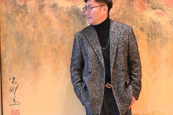 探秘1995年出生的大男孩：他们的命运与人生旅程