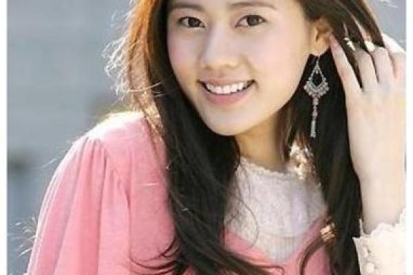 女人二月初五出生的命运解析：魅力与智慧的结合