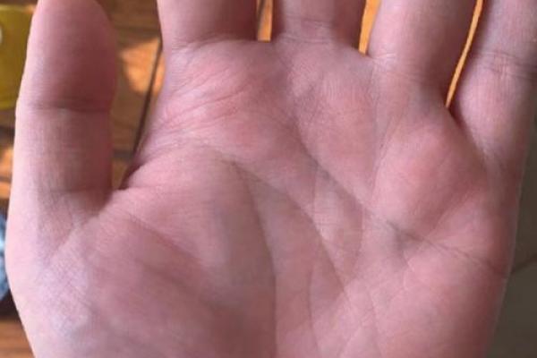 男人左右手假断掌的命运解析：揭示你不为人知的性格与运势