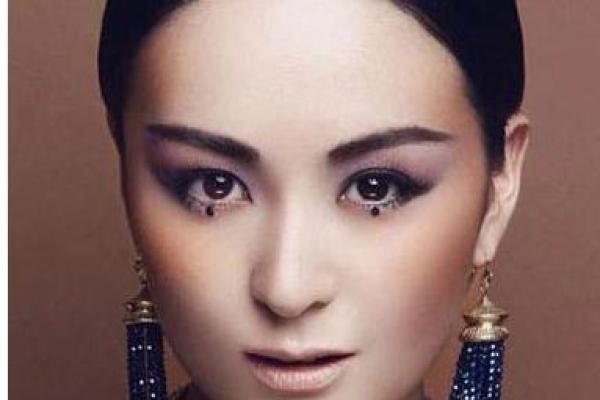 女人脚背有痣的命运解析：神秘符号背后的生命寓意