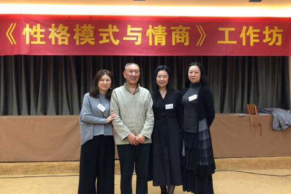 牛年申时女孩的命运与性格解读：天生的勇者与智慧的结合
