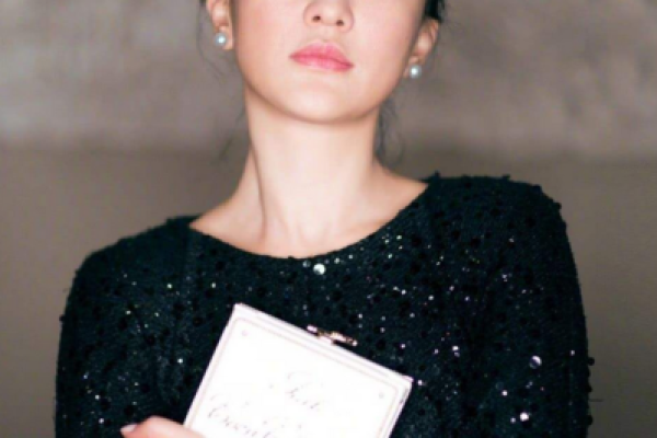 女人暗犯绝火烟的命理解析与人生启示