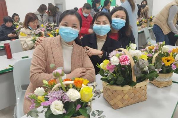 女性花姐命：探秘女性命格中花的魅力与智慧
