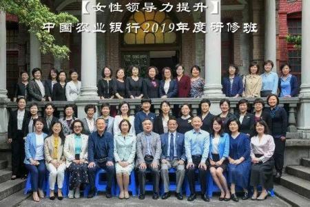 女性花姐命:探秘女性命格中花的魅力与智慧