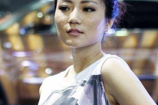 女人火命人的特点和命运解析，发现你的内在光芒！