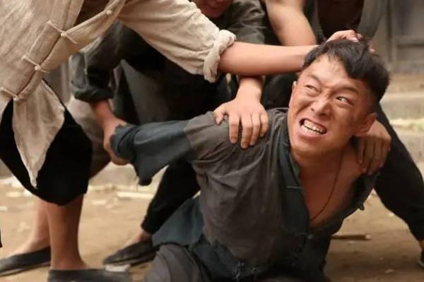 逆袭人生：一段被拯救的传奇故事，一部感人至深的电视剧揭示日常奇迹