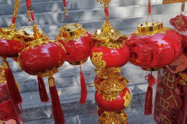 牛年腊月出生的命运解析： 辰时金牛的幸运与智慧