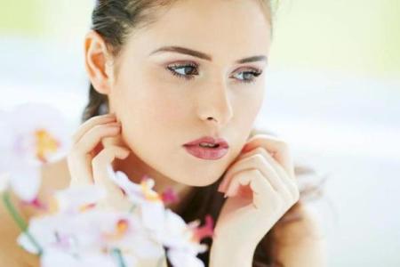 六月出生的狗女命运解析:她们的性格与人生旅程