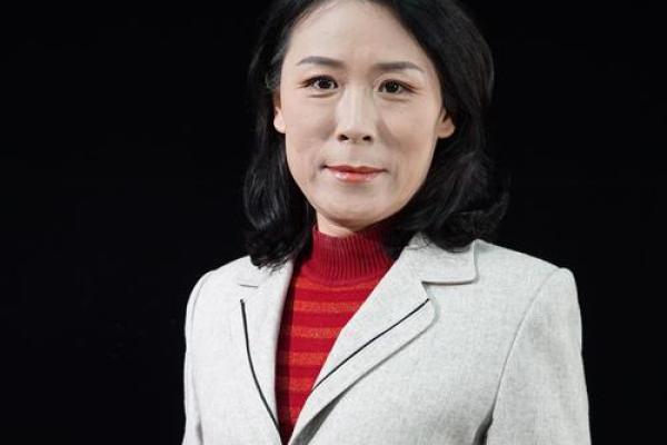 六月属龙辰时女孩命理解析：智慧与机遇并存的生命之旅