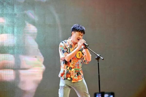 爱与梦想的交织：寻找内心的那片宁静土地