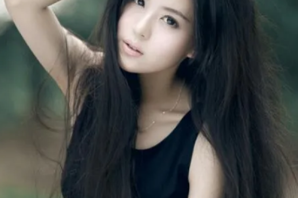 女性体毛旺盛的命运解读：从生理现象看性格与命理的关联