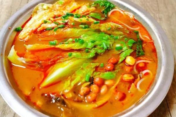 探秘螺蛳粉：一碗续命与美味的奇妙旅程