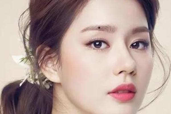 女人有八字眉，命运的象征与深意解析