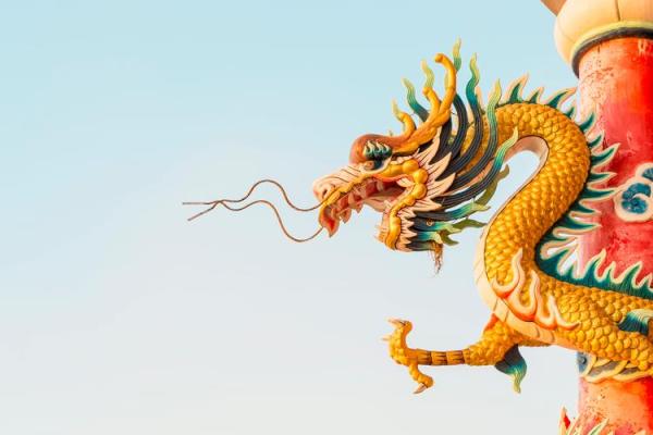 探秘龙年八月出生者的命格：在风云变幻中崛起的力量