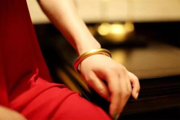 牛年金命女宝宝缺什么？这些因素决定了她的未来运势！