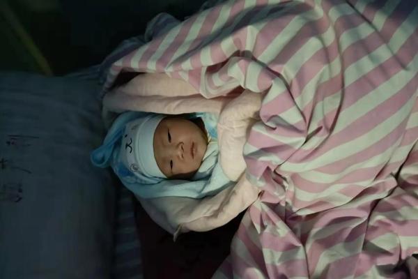 六斤半的新生儿命运探析：携带希望与未来的光芒