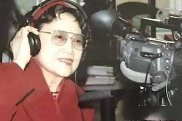 年轻丧夫的女人，命运如何逆袭与重生的故事