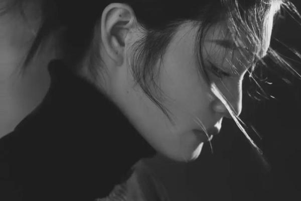 探索“烂命”现象：当代生活的无奈与选择