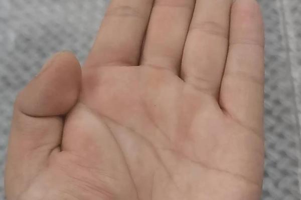 探秘女人左手断掌：命运与个性的深层联系