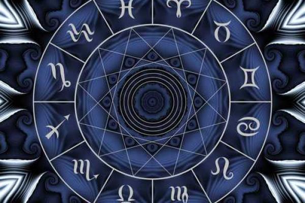 探寻命理密码：女性命盘中财星为何象征父亲的角色