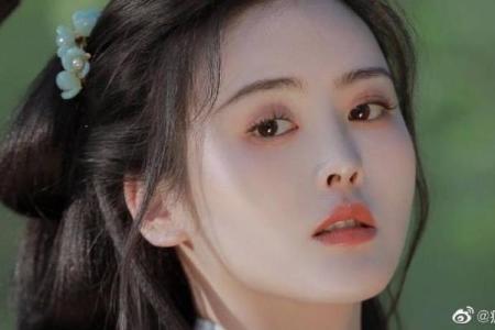 龙年女孩出生五行命理分析:她的命运与特质揭秘
