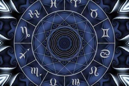 探寻命理密码：女性命盘中财星为何象征父亲的角色
