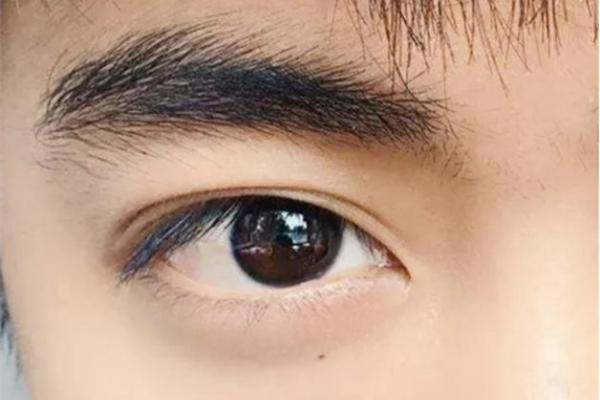 眉毛缺角的命理象征与生活启示