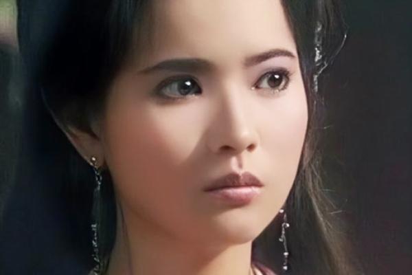 蓝洁瑛：光辉背后的苦涩人生，演绎命运的悲剧与坚韧