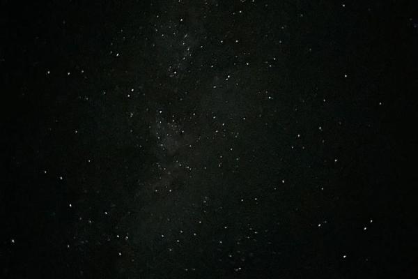 凌晨四点多的我：星空下的思索与广阔人生