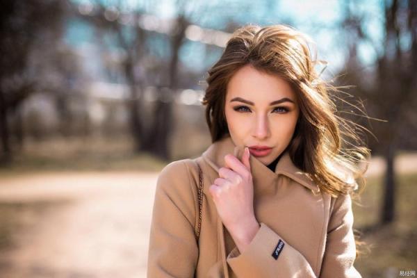 女断眉毛的命运解析：从面相看你的性格与未来