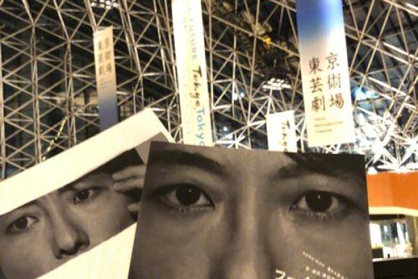 冯琳的命运之路：从小镇到舞台，追寻梦想的一生