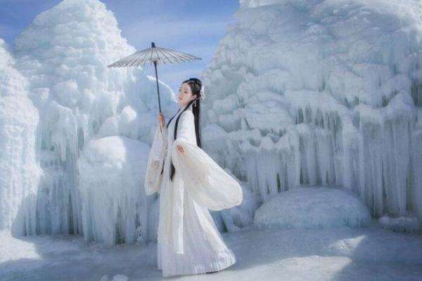 女人蛟龙命的深意与人生解析：窥探命理中的女性力量