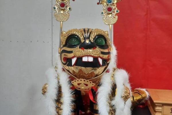 命里金多的虎适合佩戴什么饰品，来提升运势与魅力！