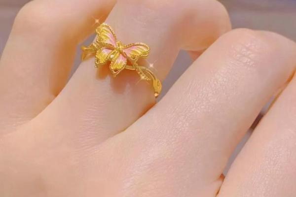 揭开蝴蝶命女人的神秘面纱：手相中的幸运之兆