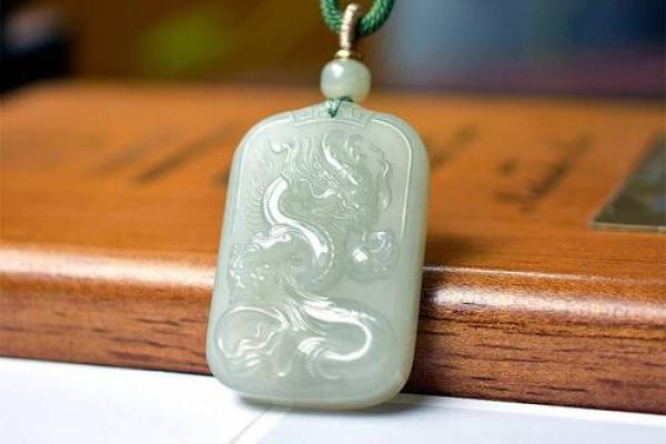 探索男命属水者的吉祥玉石，打造和谐人生的秘密武器
