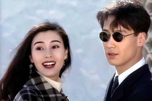 李嘉欣的命格解析：走在幸福与成功交汇的璀璨人生路上