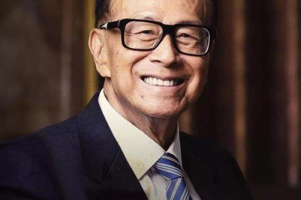 李嘉诚：商界传奇与命运的奇妙交织
