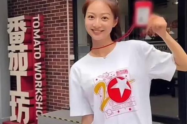 领诵员冯琳的命运启示：从语言到心灵的旅程