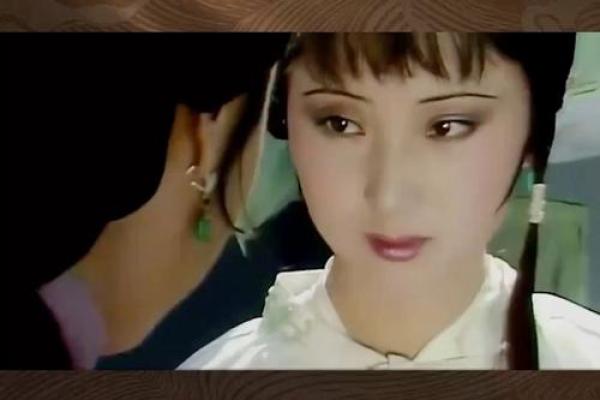 《林黛玉五行命格解析：她是如何影响红楼梦的灵魂人物》