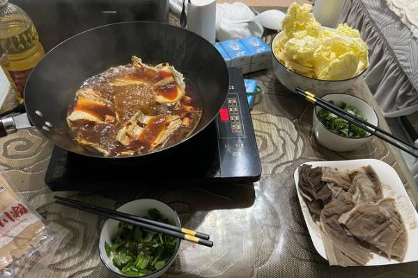 浓香四溢：墨鱼炖鸡的美味之旅